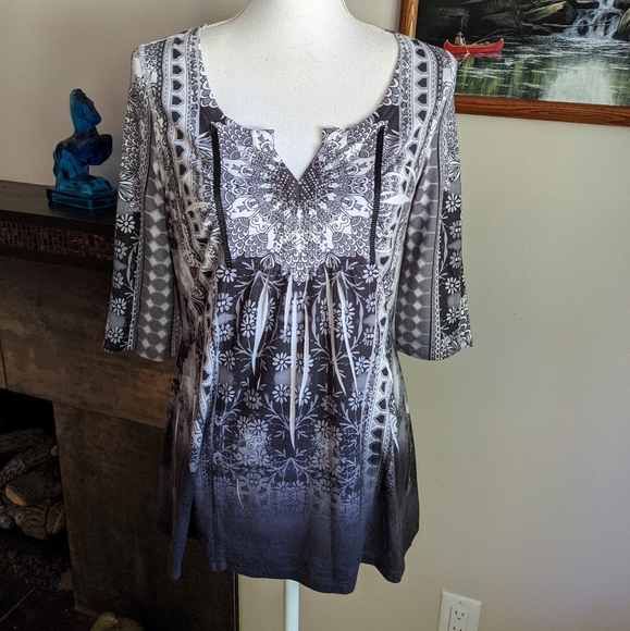 ONE WORLD Sublimation 3/4 Sleeve Top Women's XS Black White Embellishment 71 - Picture 1 of 6